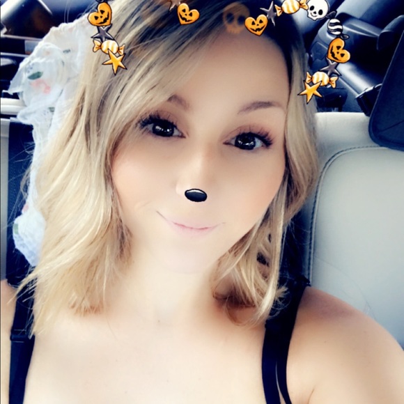 Meet your Posher, Lindsey - Picture 3 of 5